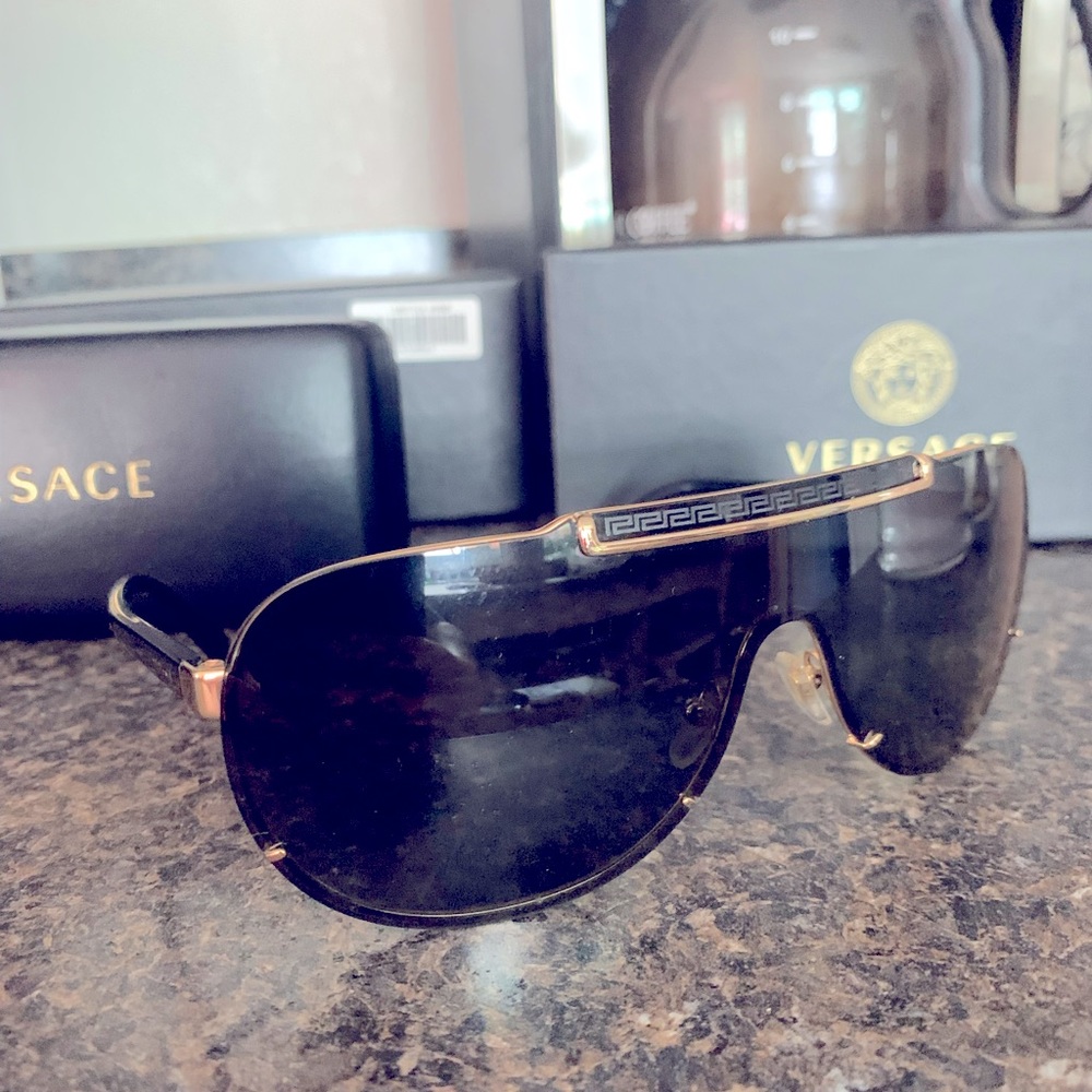 Like new Versace sunglasses